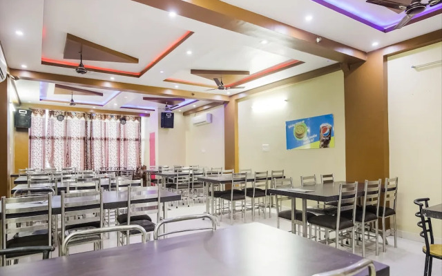 Ravi Palace by OYO Rooms