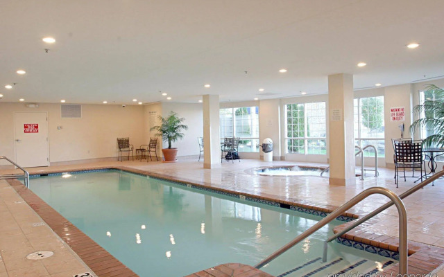 Candlewood Suites Indianapolis by IHG