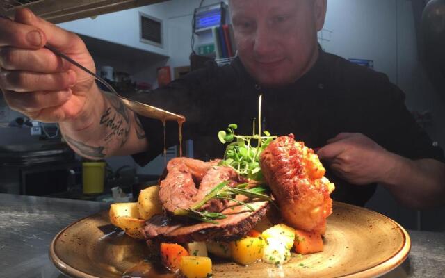 Number 44 Hotel & Bar