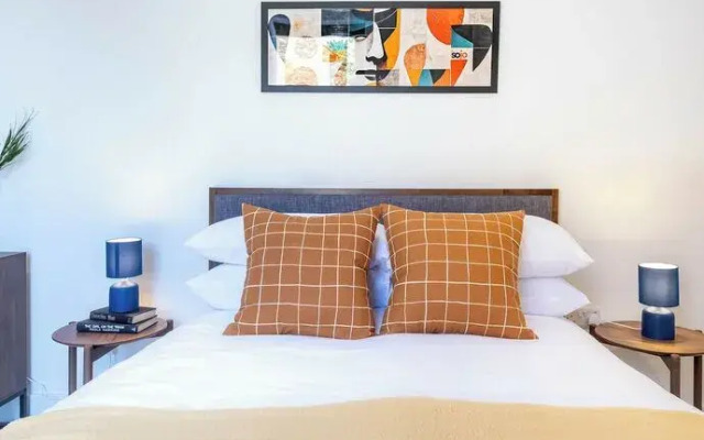 Modern Apts with Balcony in Mitcham