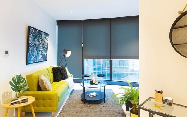 Brand New Heart Of City Executive Apartment