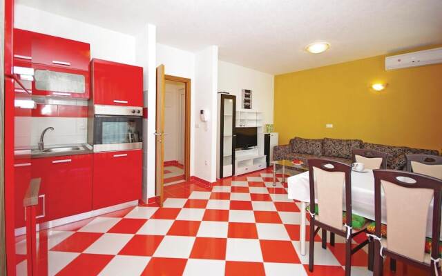 Amazing Home in Makarska With Wifi and 1 Bedrooms