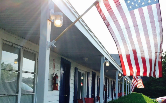 The Hyannis Star Motor Inn