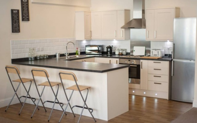 The Broadmead Forest - Spacious City Centre 3BDR Apartment