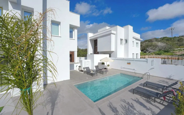 Sun & Moon Luxury 4-bedroom Villa