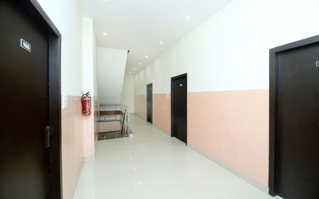 Oyo 43846 Hotel R2d