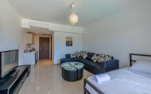 Cozy studio in GCribs with pool - Golden Apartments