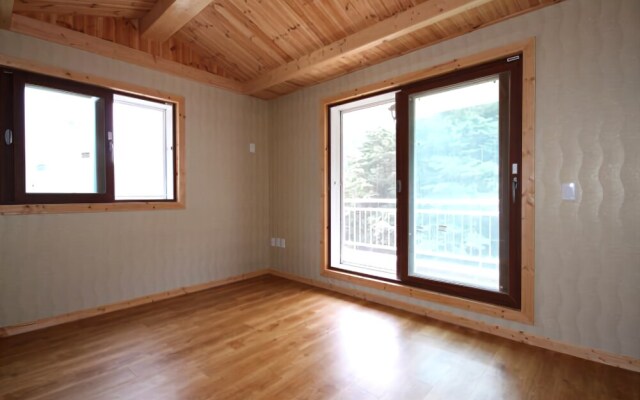 Yangyang Mori-ui-eondeok Pension