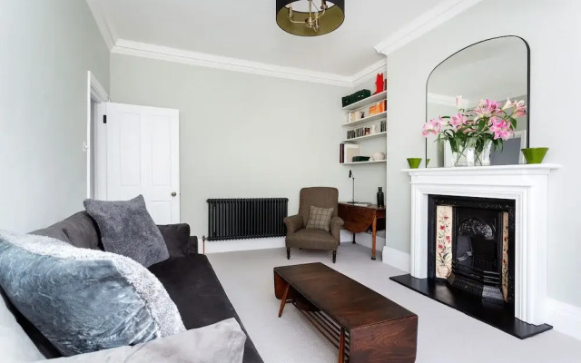 Perfect Pied-a-terre in Clapham by Underthedoormat