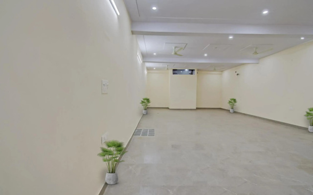 OYO Flagship 70066 Hotel Green Apple