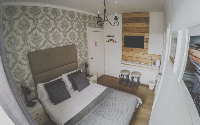 Antique House B&B