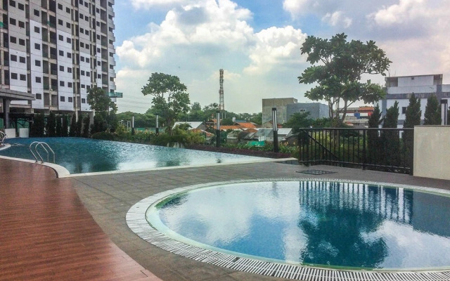 Comfortable 2BR @The Oasis Apartment By Travelio