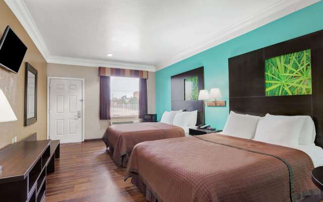Super 8 by Wyndham Galveston
