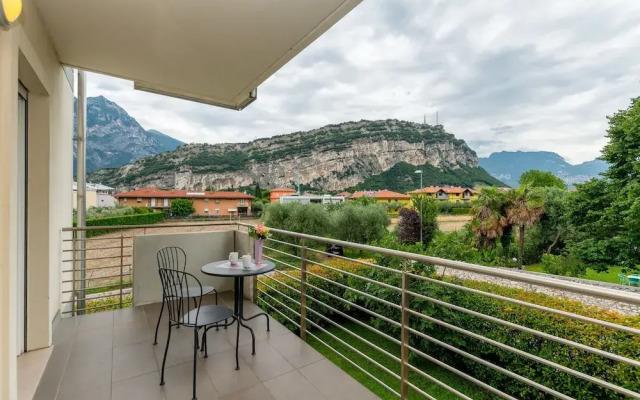 Torbole Relax, Pool & Balcony Apartment 2