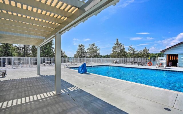 Stunning Lake & Mtn Views: Cozy Catskills Cabin!
