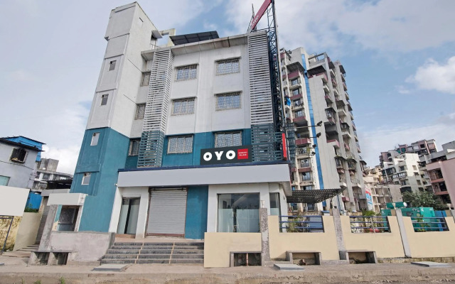 OYO SilverKey 76611 Nirsukh Palace