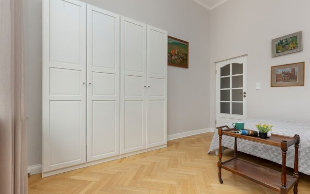 Classic Warsaw by Renters Prestige