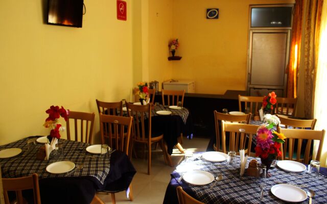 OYO 4205 Hotel Anuj Regency