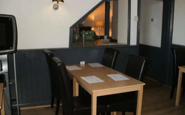 The Crown Inn - By Blunt Bars