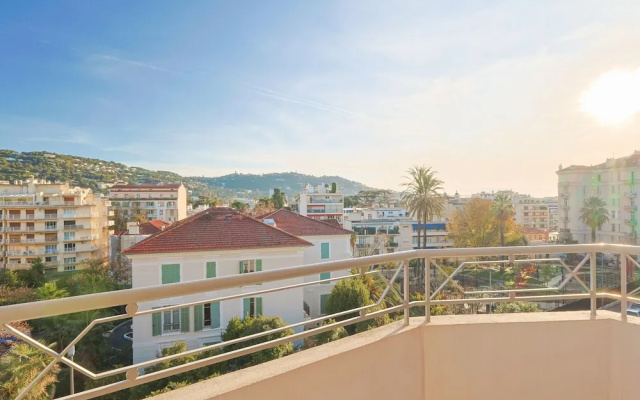 325 L Alba in Cannes