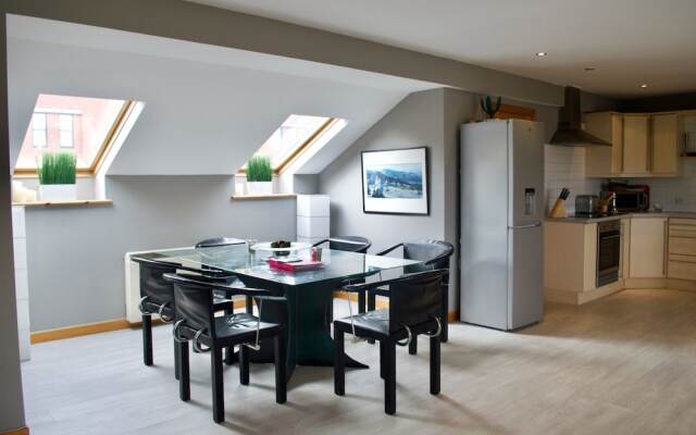 1 Bedroom Apartment With Balcony