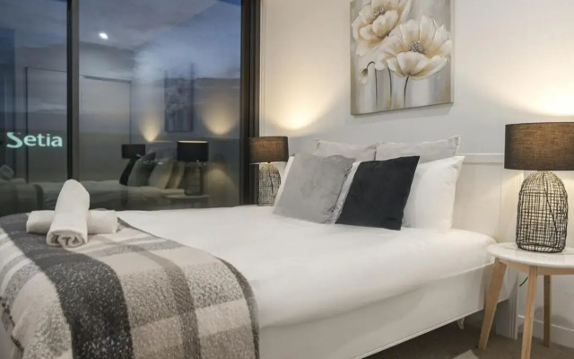 Best view 2BR1BA 40+floor in CBD+ Balcony +wifi