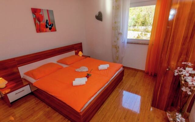 Peaceful Apartment in Dramalj with Hot Tub