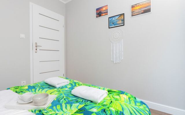 Coast Apartment With Terrace by Renters
