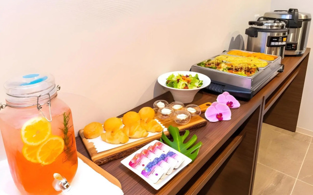 Yenn's Marina Inn Mercy