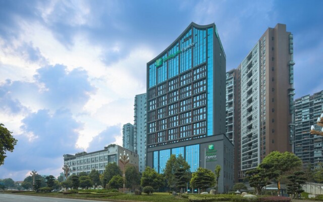 Holiday Inn Express Leshan City Square