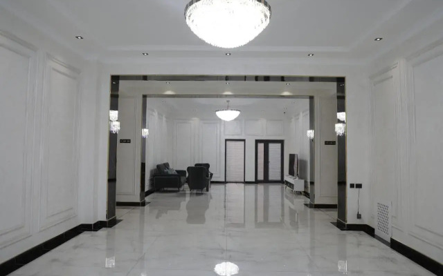 Status Hotel
