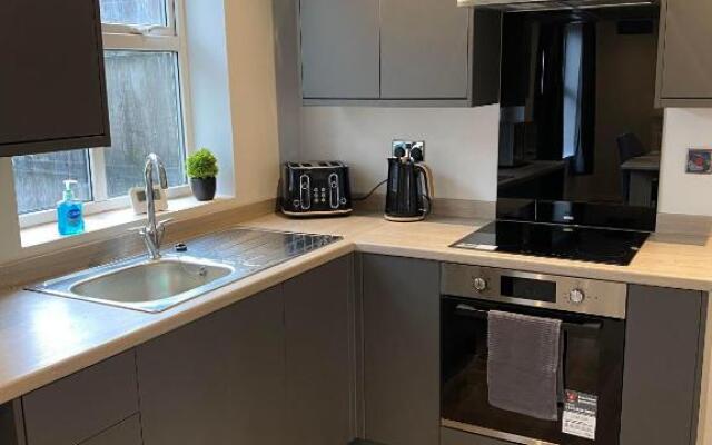 Spacious & modern 3 bed house
