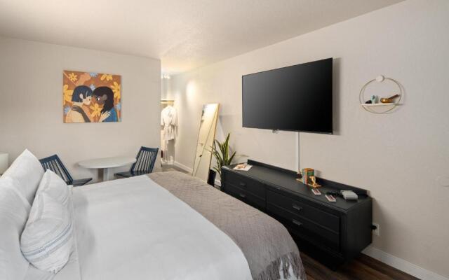 Hotel McCoy - Art, Coffee, Beer, Wine