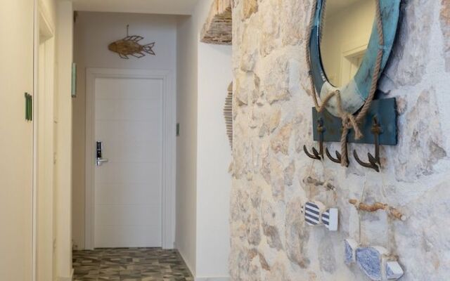 Apartments and rooms Naida
