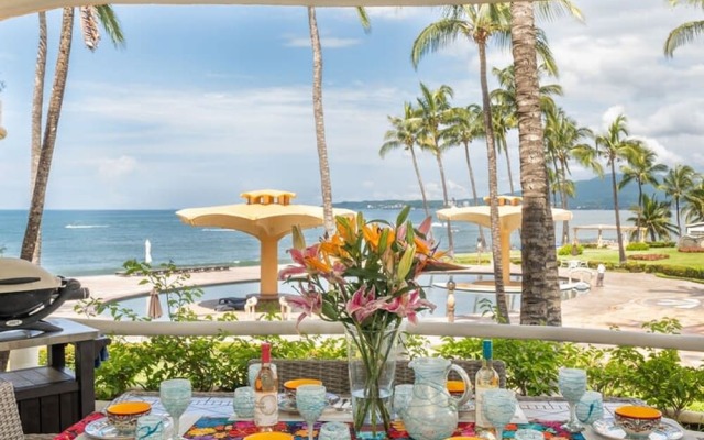 Ocean Front Condo With Pool Sleeps 6 Adults