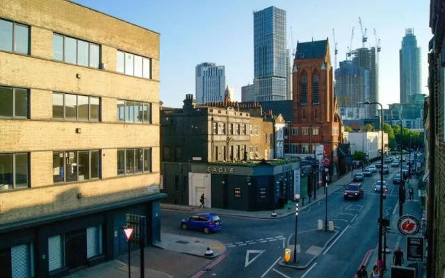 Victorian Building - Sleeps 5 - Pet Friendly