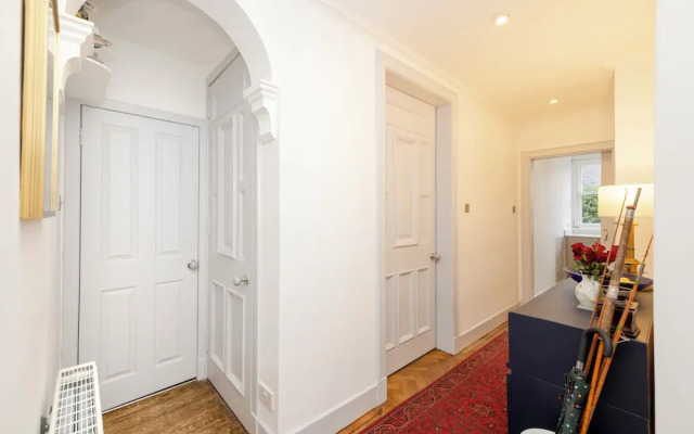 Spacious 2-Bedroom Ground Floor Flat
