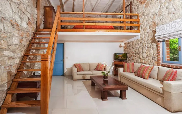 Petrino Suites Hotel