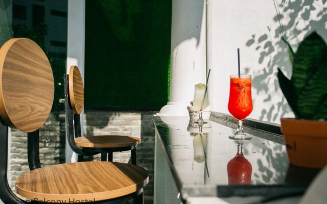 Green Balcony Hostel & Coffee