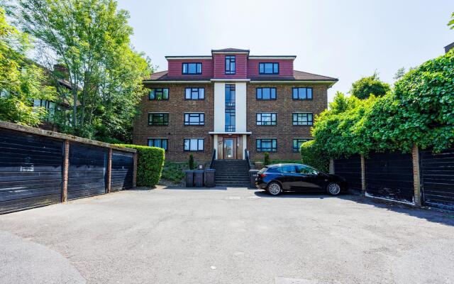 Convenient and Stylish 2-bed Apartment in Croydon
