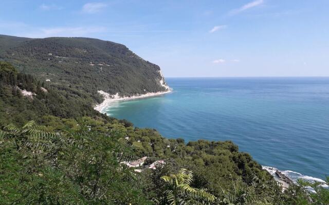 Villa with 5 Bedrooms in Sirolo, with Wonderful Sea View, Private Pool And Wifi - 4 Km From the Beach