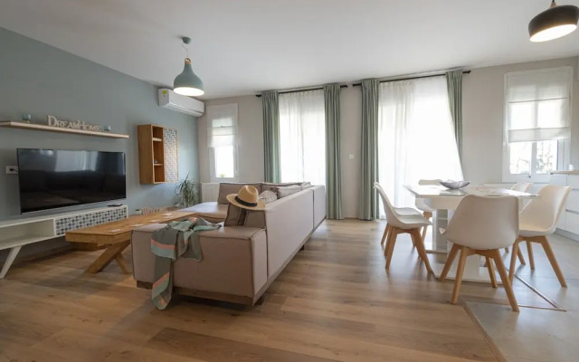 Simon Apartment by Rentalspro