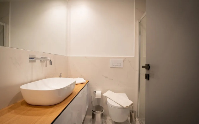 LIV - Luminous Spacious Apartment in Pagrati