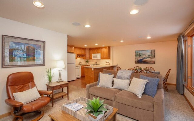 Everything You Need - 2BR Steps To Gondola