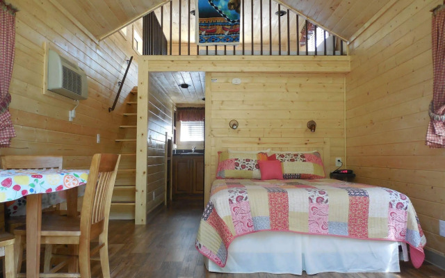 Snake River Cabin Village