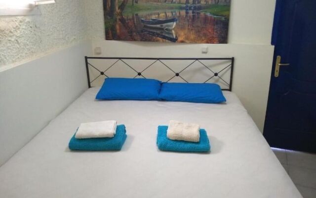 4 Seasons Beach Suites near Airport