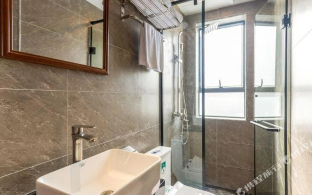 Youbo Four Seasons Apartment (Hengqin Ocean Kingdom Store)