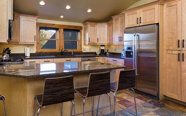 Walk to Main Street by Casago