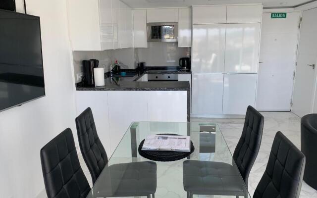 Skol 927a - Beachfront Central Luxury Penthouse