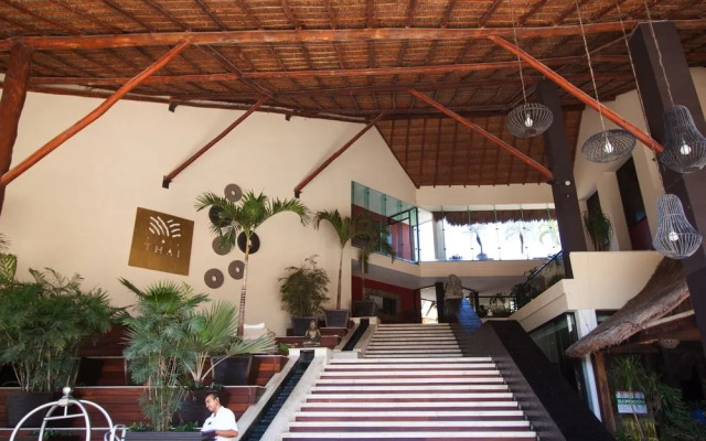 Beachfront! Luxury! 2 BR, W/ Plunge Pool. Paradise